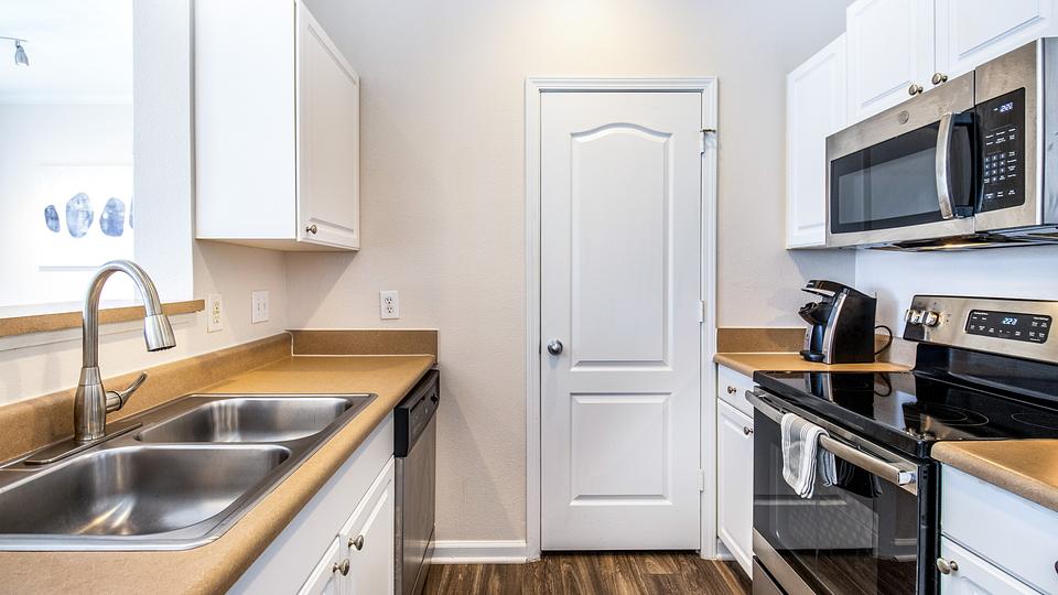 Rent Alden Place at South Square G3205 in Durham, NC Landing